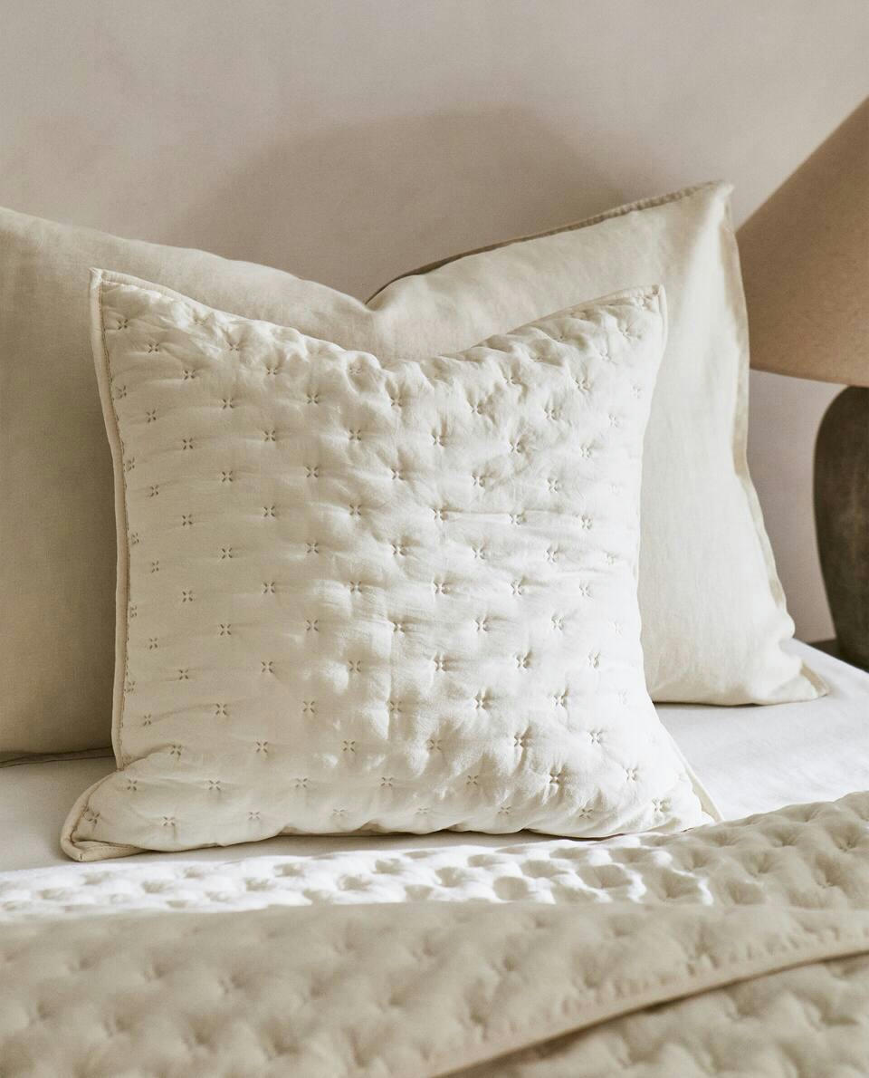QUILTED DOTTED CUSHION COVER