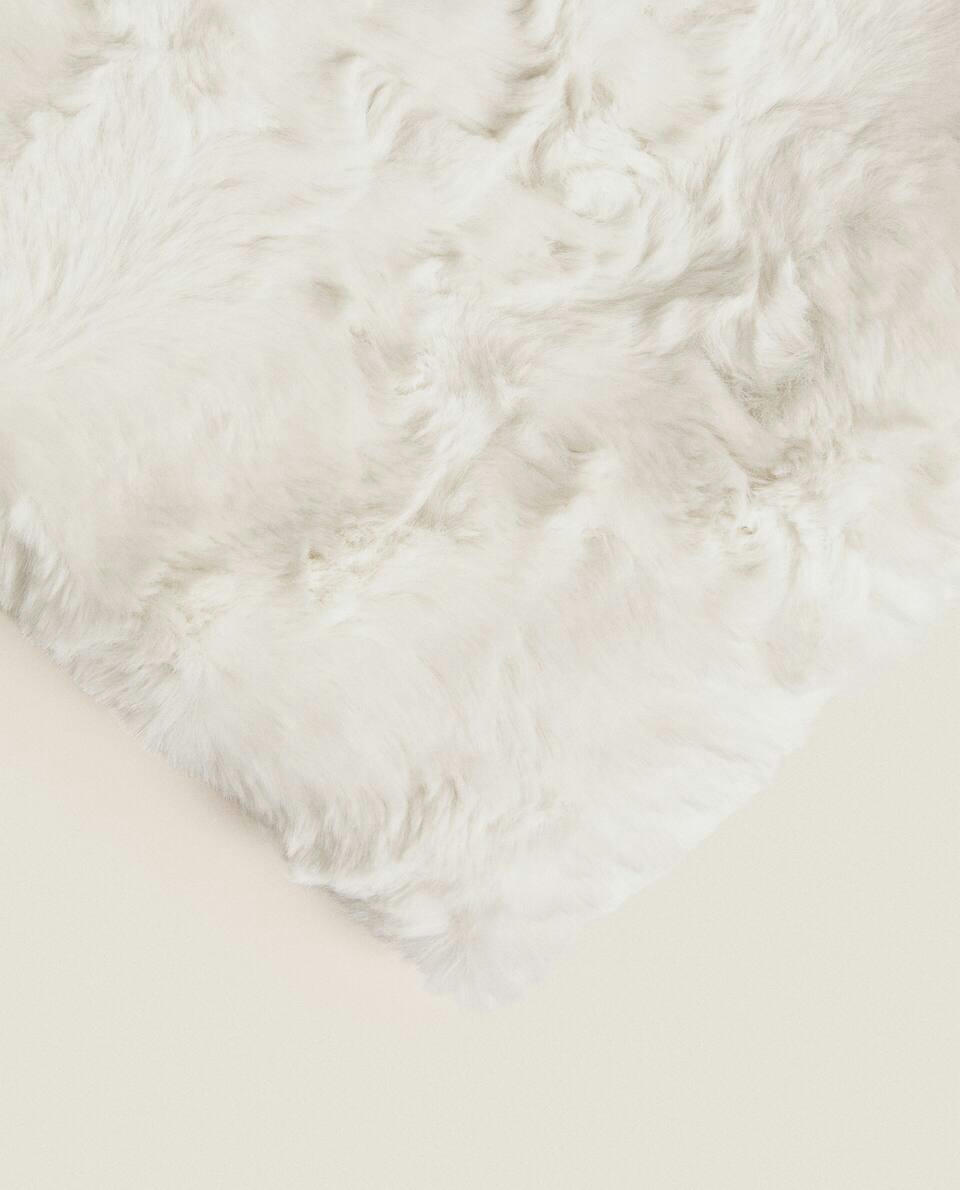 FAUX FUR BLANKET