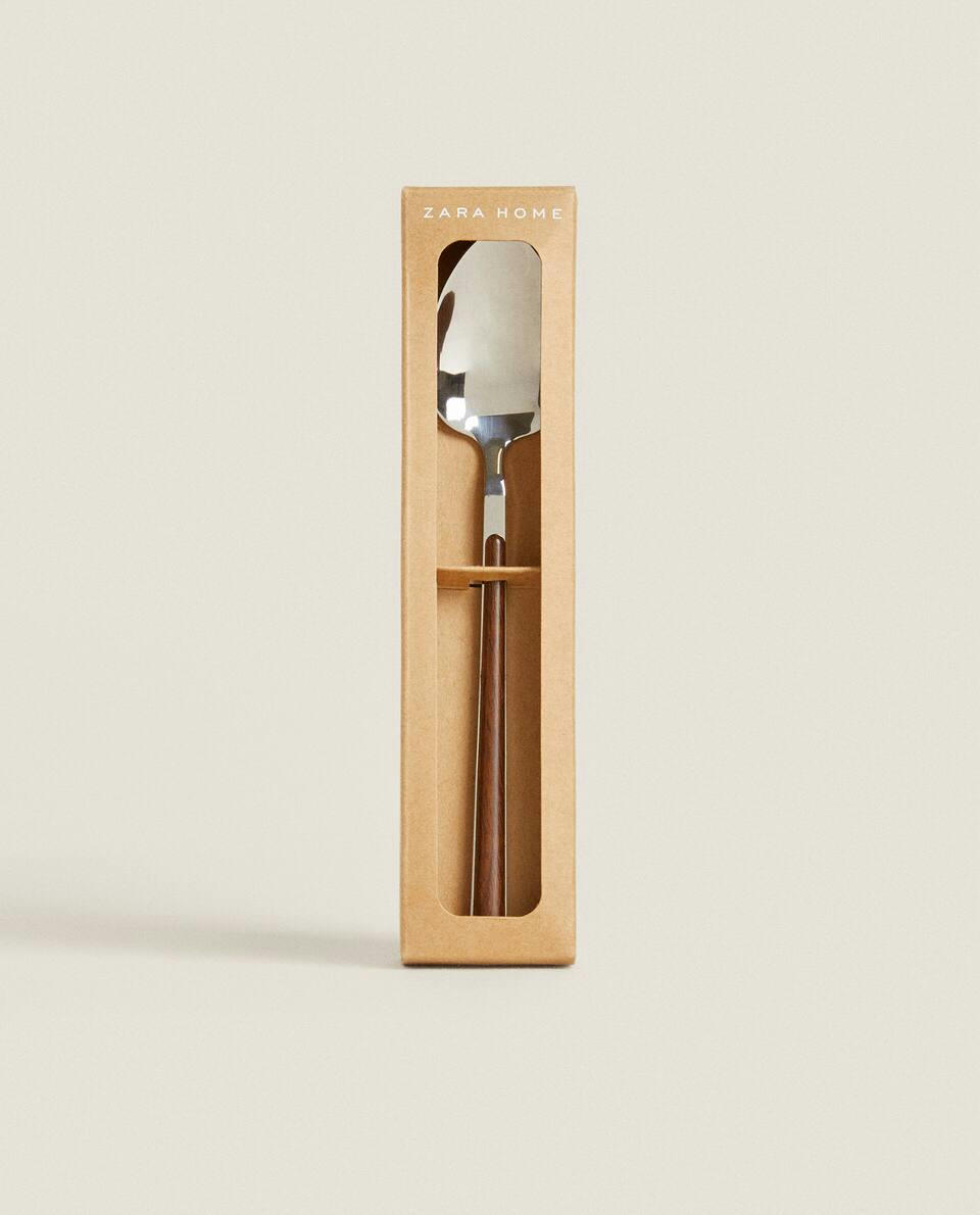 BOX 4 SPOONS WITH ROUND HANDLE DETAIL