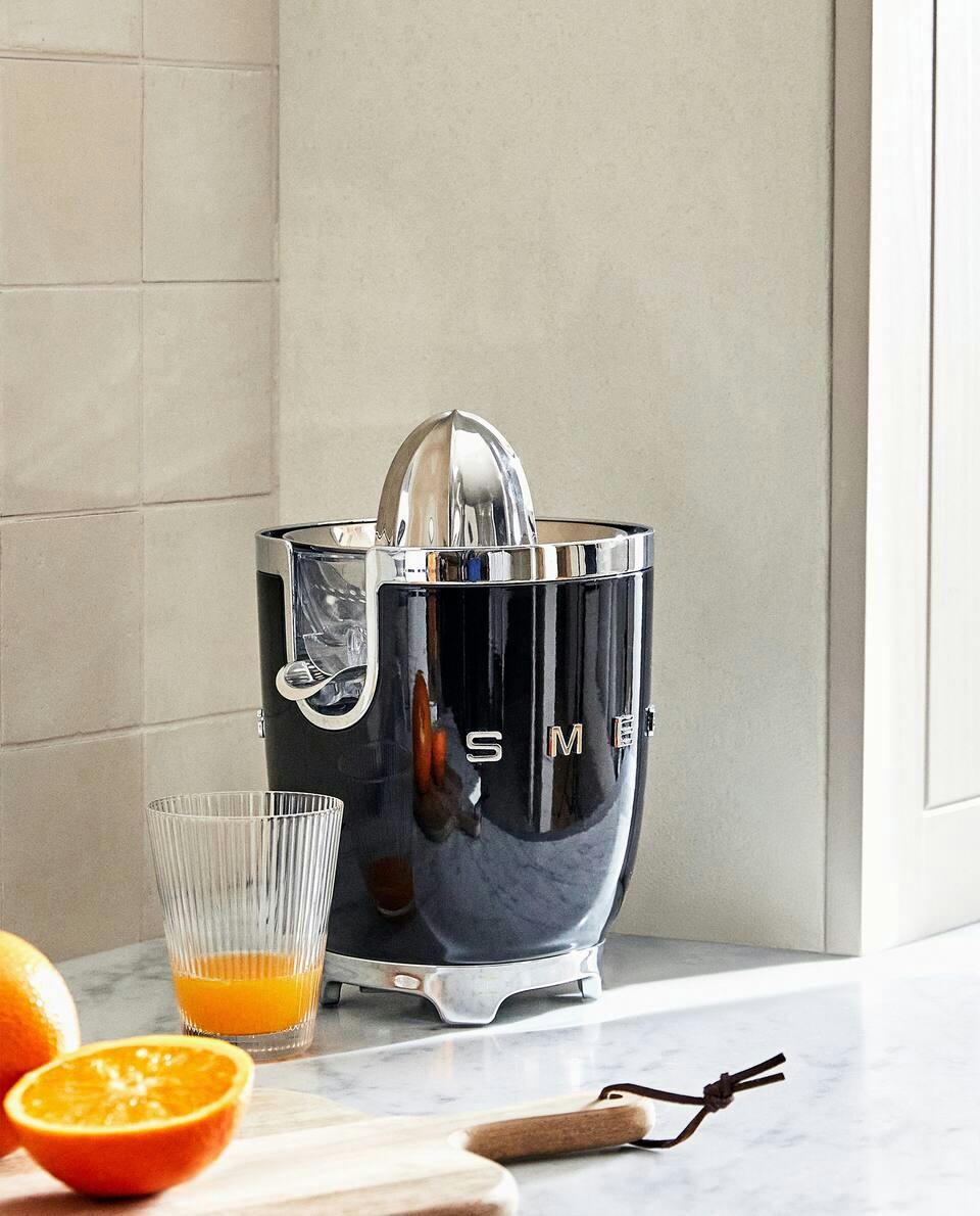 SMEG JUICER