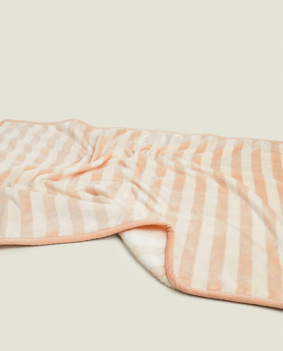 STRIPED FLEECE BLANKET