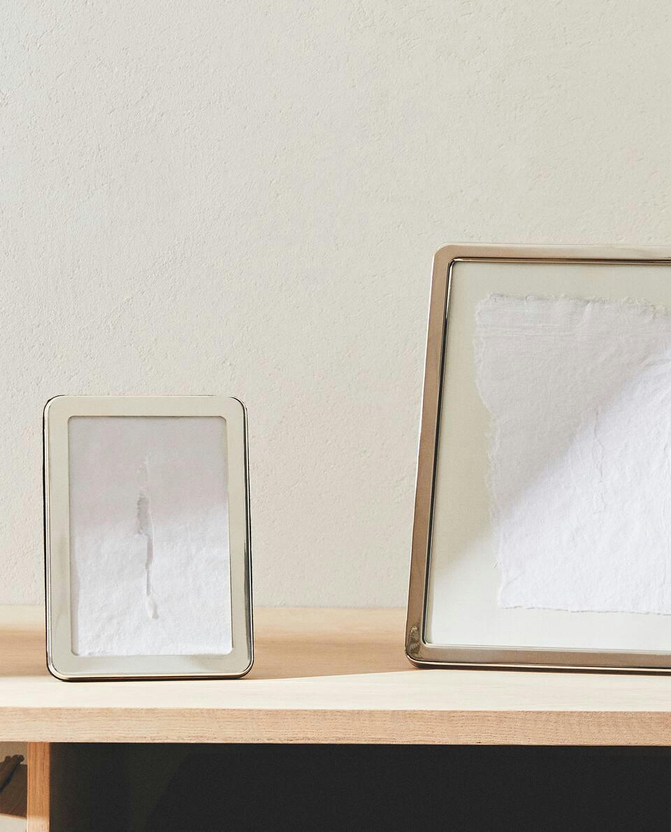 METAL FRAME WITH ROUNDED CORNERS