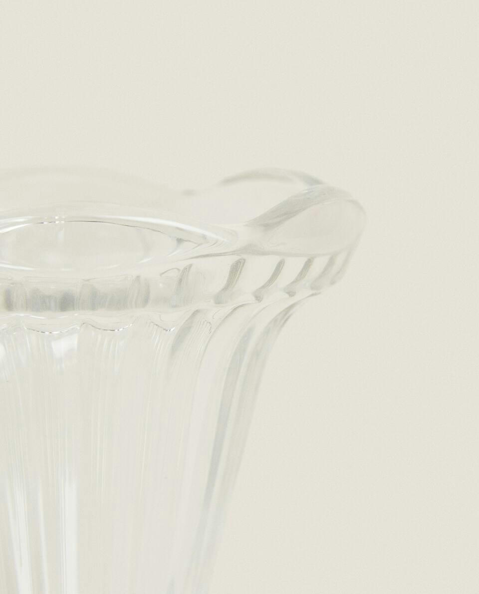 ICE-CREAM CUP WITH LINES