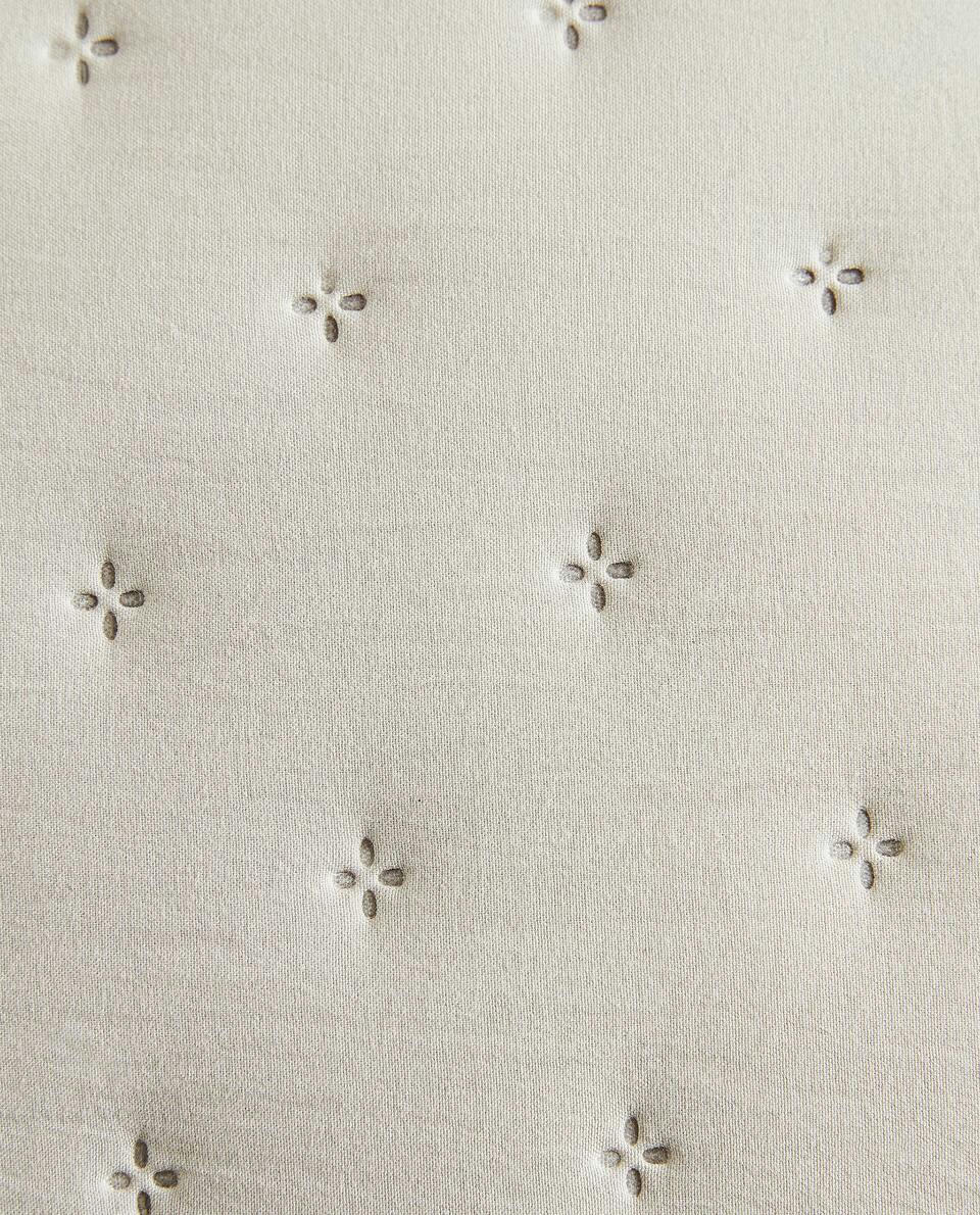 QUILTED DOTTED CUSHION COVER