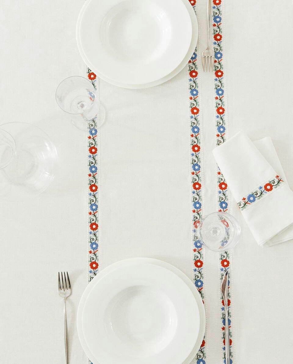 EMBROIDERED COTTON TABLECLOTH