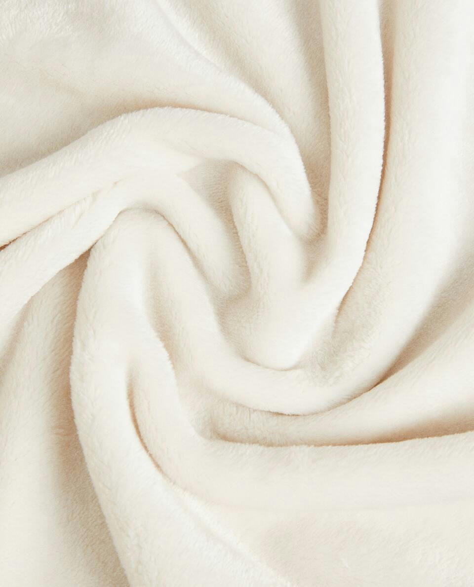 FLEECE BLANKET WITH FRINGING