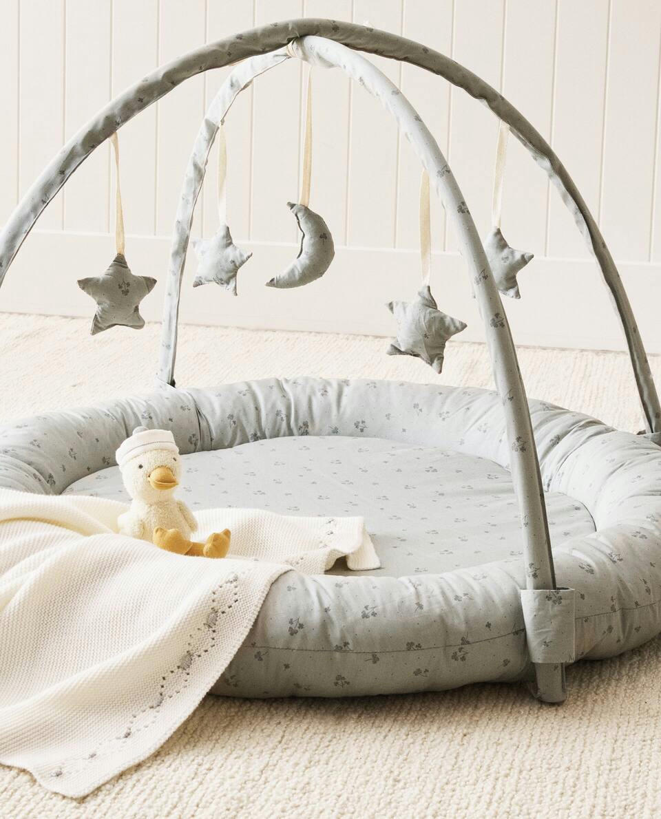 CHILDREN’S CLOVER AND STARS GYM