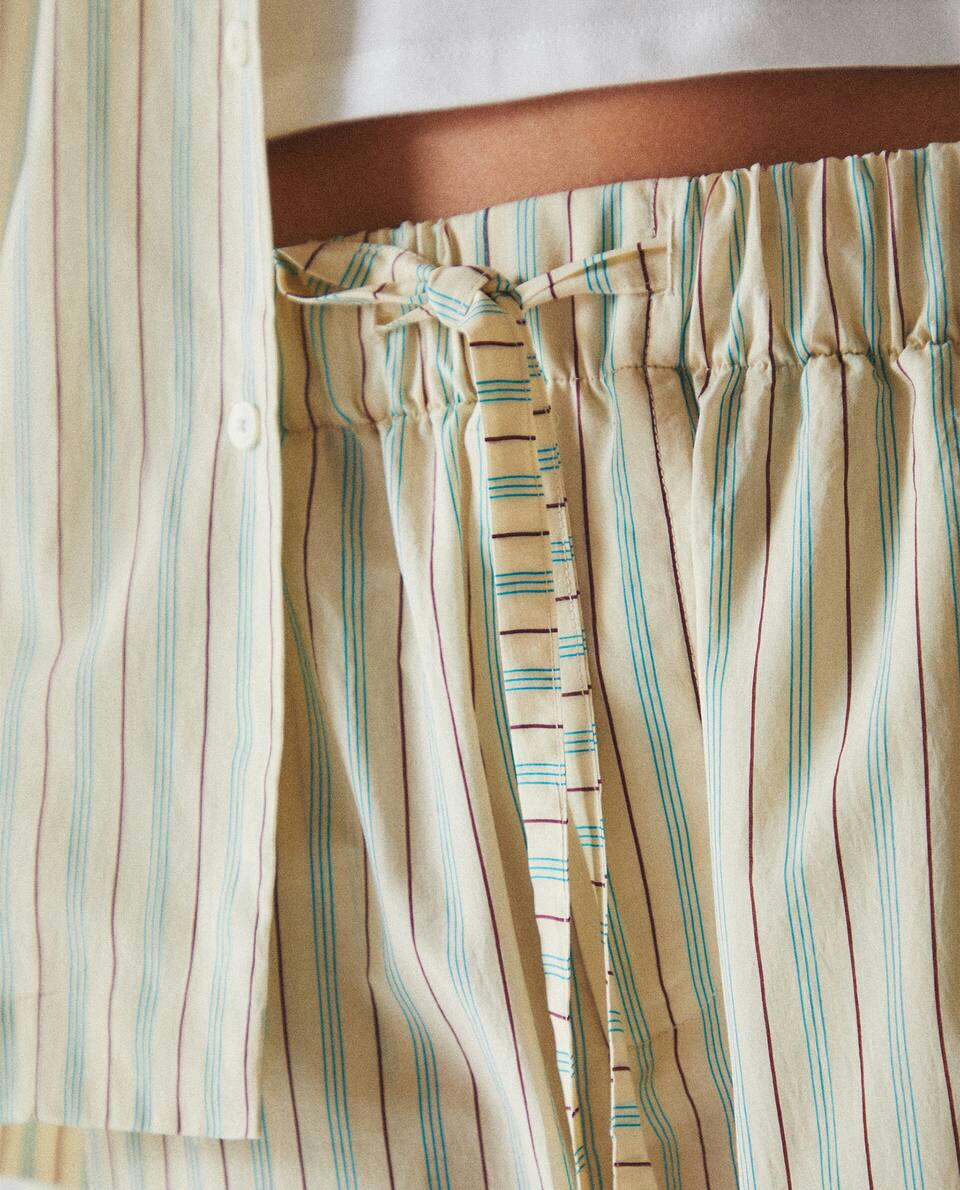 TROUSERS WITH THIN STRIPES