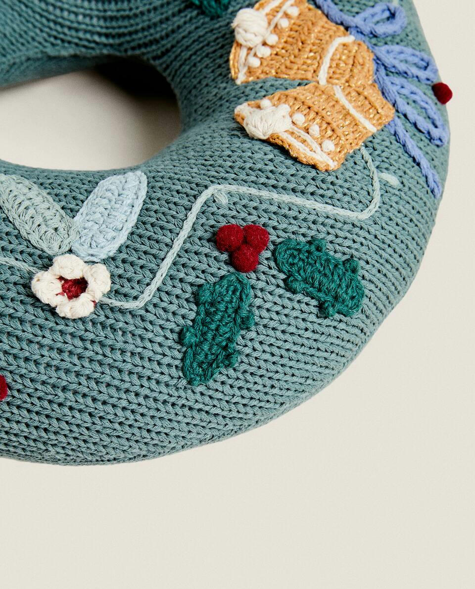 CHILDREN’S CHRISTMAS WREATH CUSHION