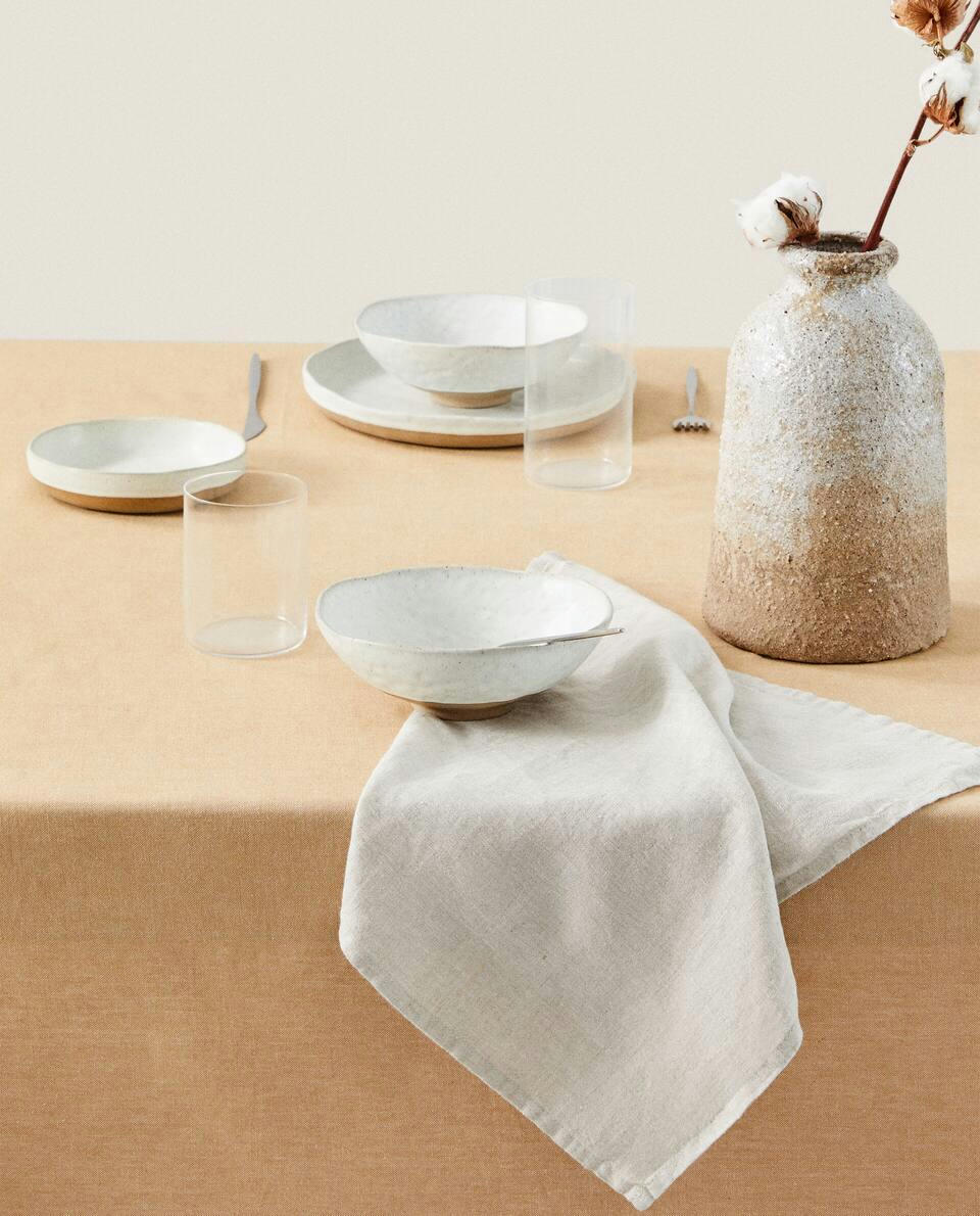 SCALLOPED TABLECLOTH