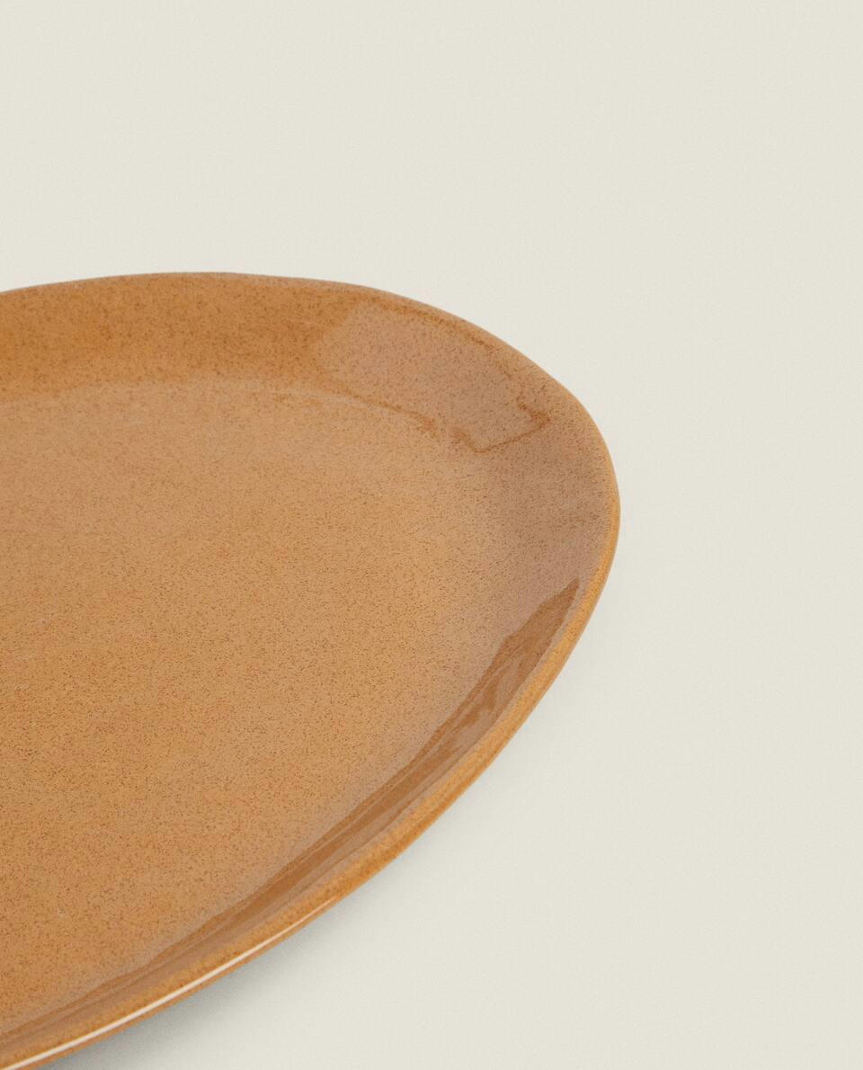 SET OF STONEWARE SERVING DISHES