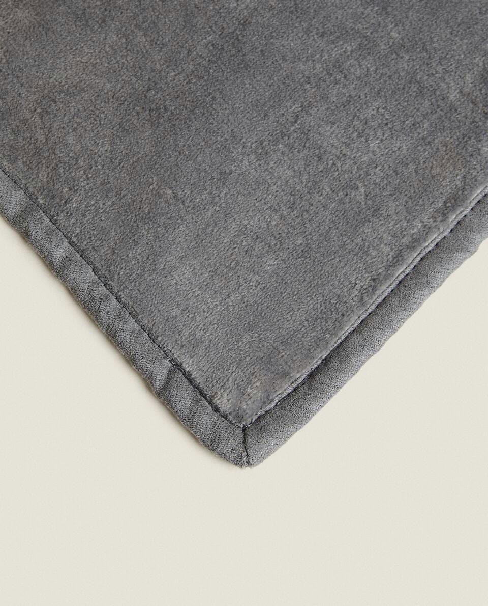 SHORT FAUX FUR FLEECE BLANKET