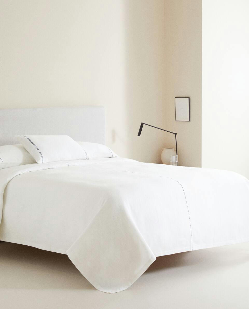 BEDSPREAD WITH TOPSTITCHING
