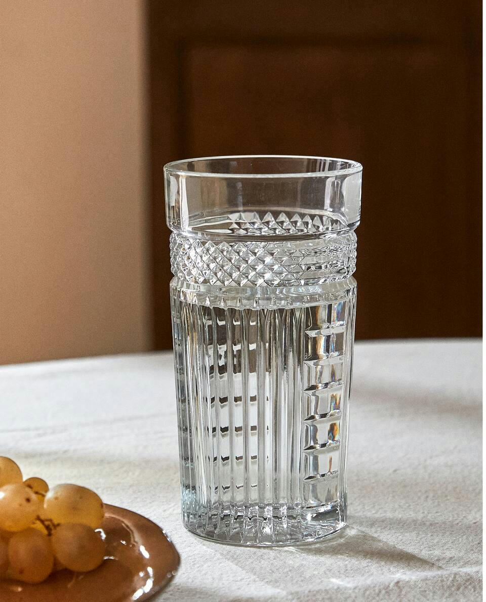 GLASS SOFT DRINK TUMBLER WITH RAISED DESIGN