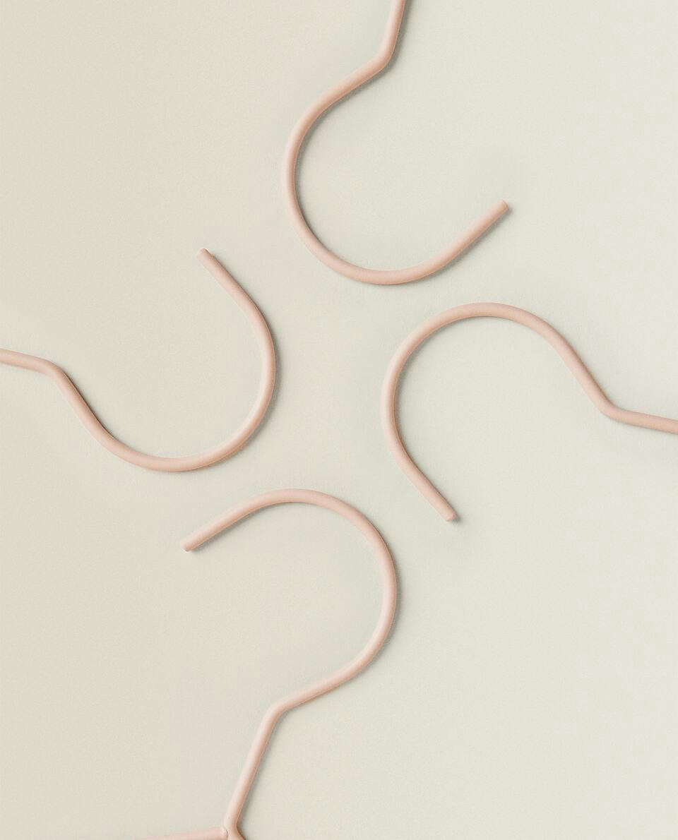 RUBBERISED BABY HANGER (PACK OF 6)