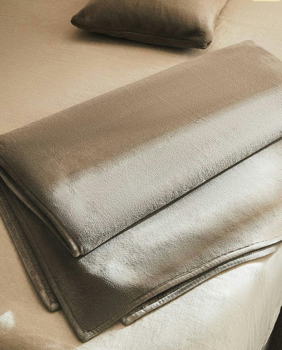 490 GSM SHORT FAUX FUR FLEECE BLANKET