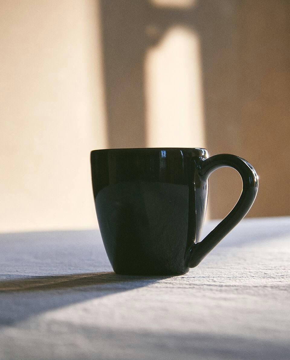 BLACK STONEWARE MUG