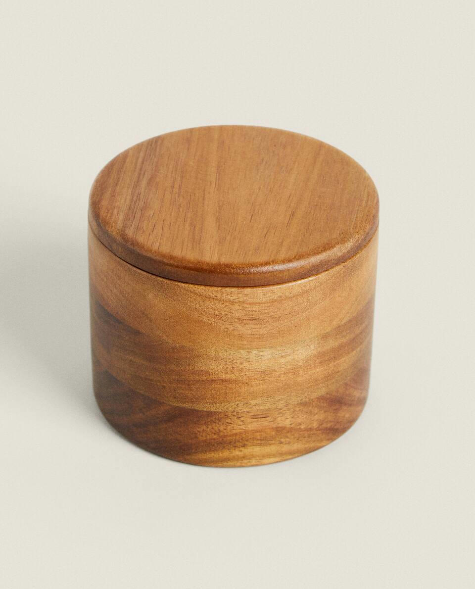 SALT SHAKER WITH SPOON AND LID