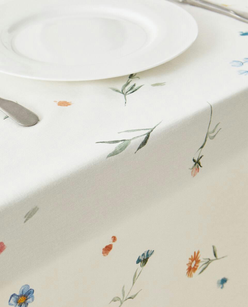 FLORAL PRINT TABLECLOTH