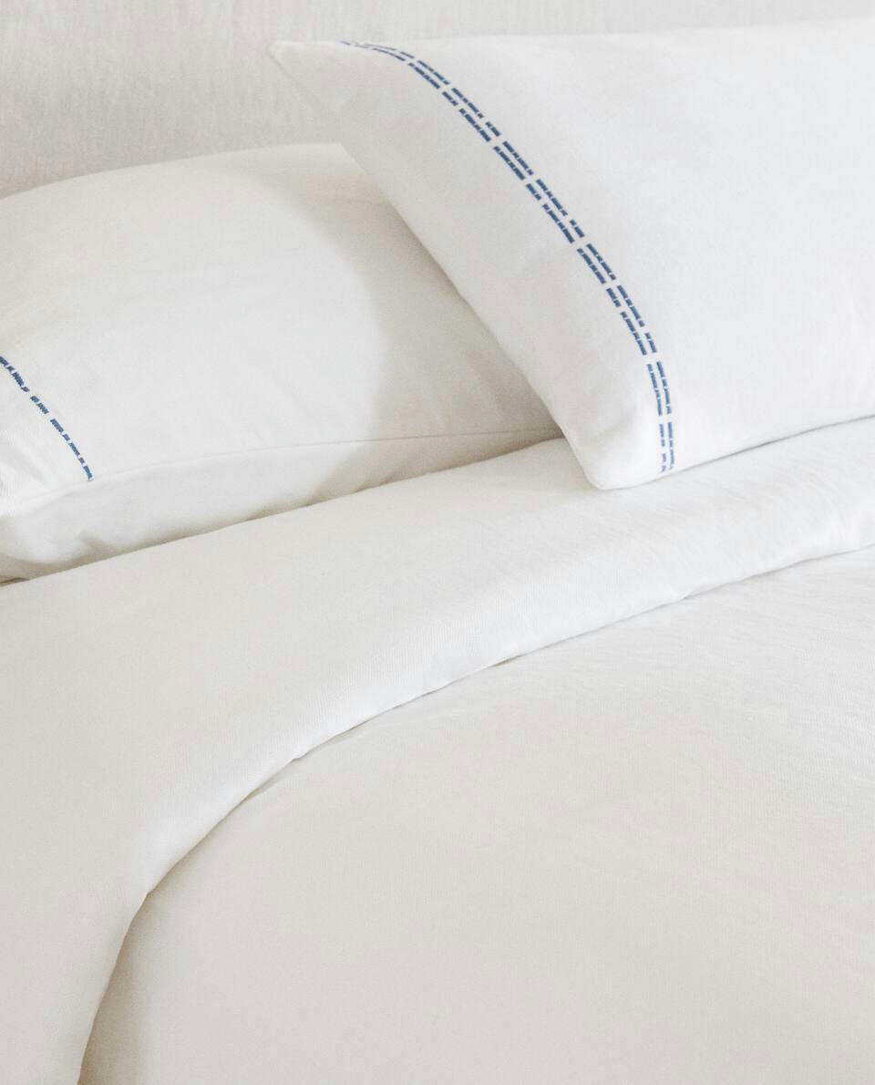 BEDSPREAD WITH TOPSTITCHING