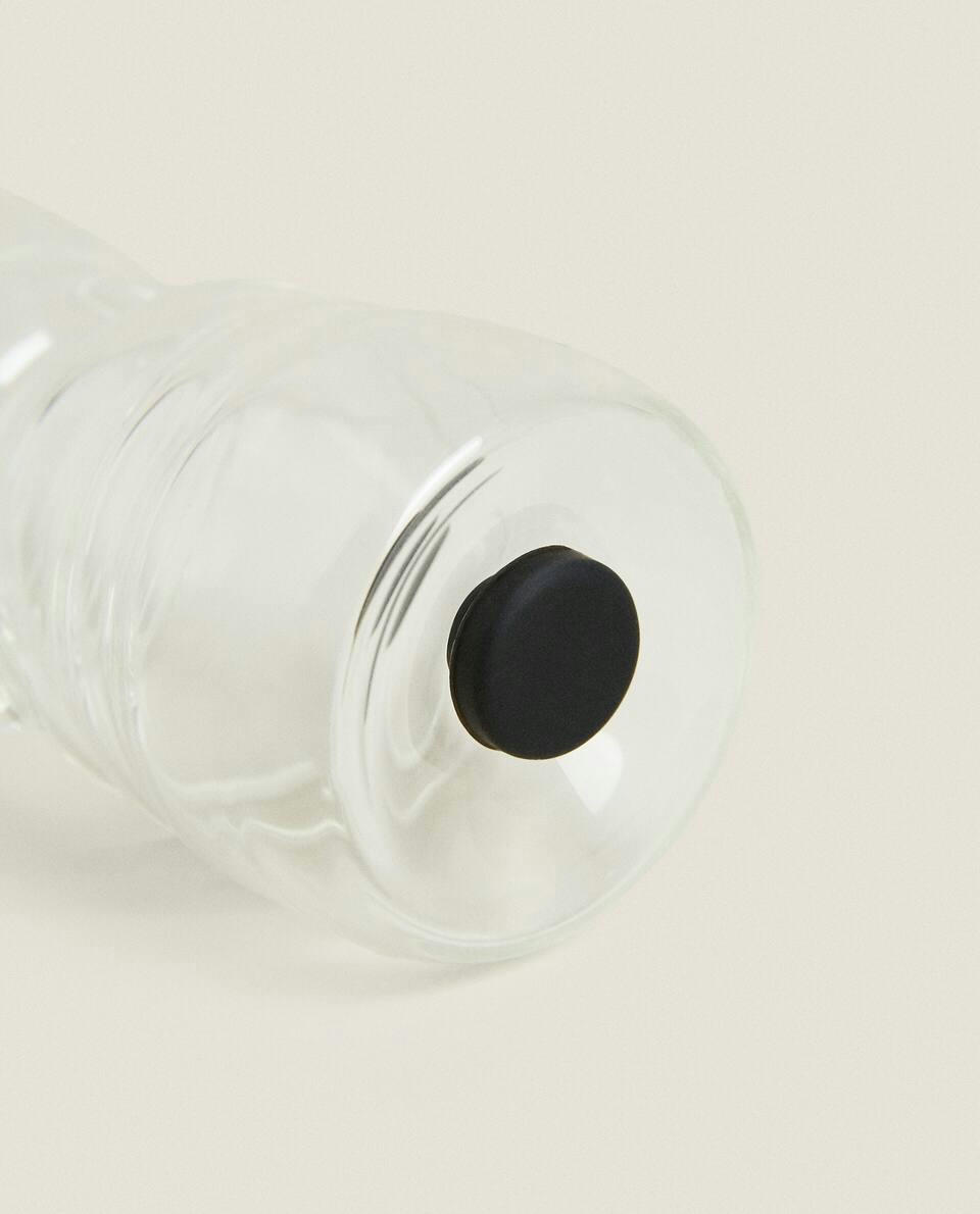 BOROSILICATE GLASS SALT SHAKER WITH HANDLE