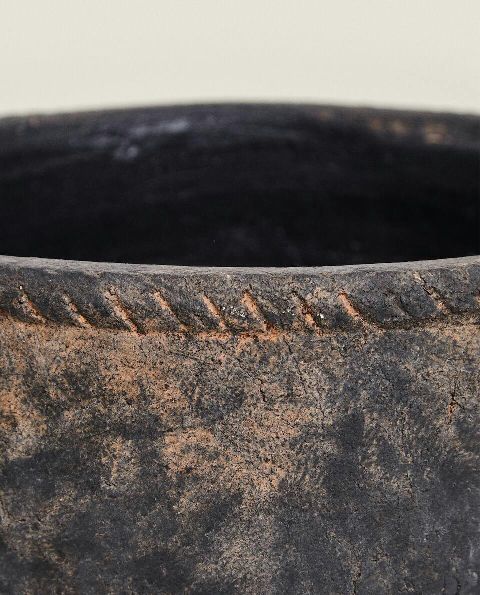 FLOWERPOT WITH ANTIQUE FINISH