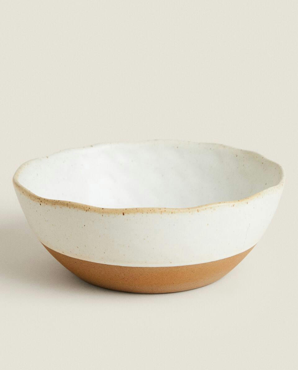 STONEWARE SET WITH RAISED DESIGN