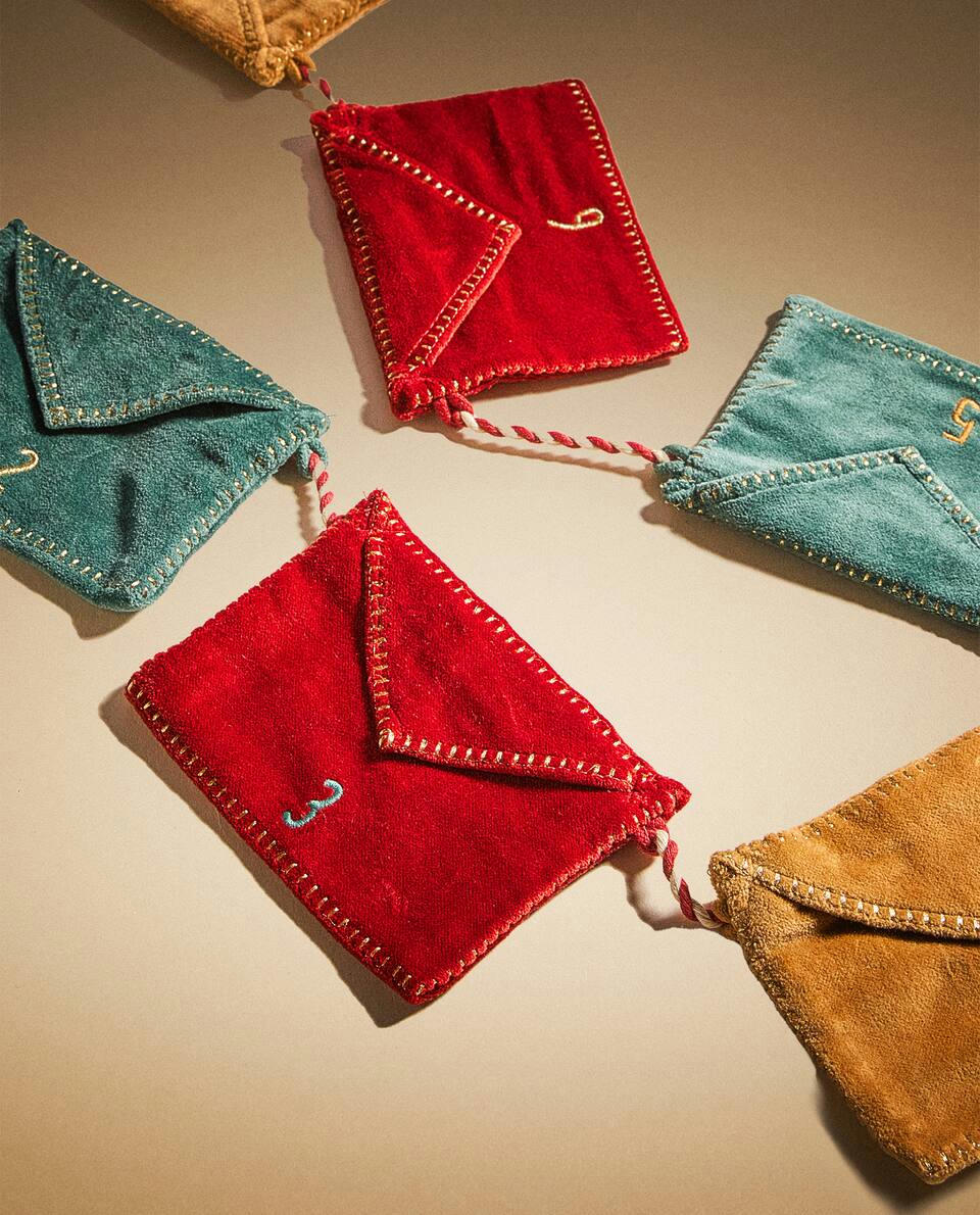 CHILDREN’S ADVENT CALENDAR WITH CHRISTMAS GARLAND