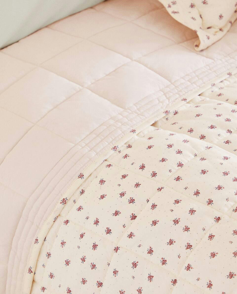 CHILDREN'S FLORAL PRINT QUILT