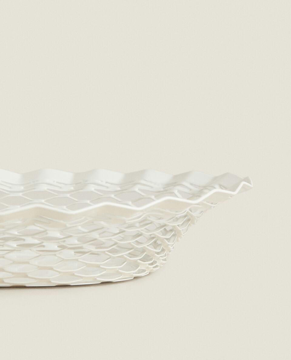 METAL BOWL WITH PERFORATED EDGE