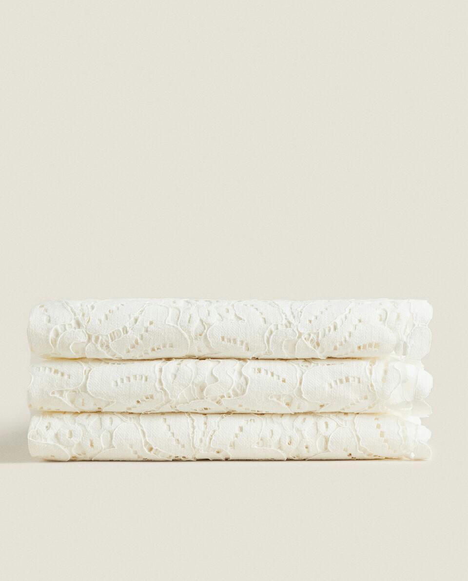 COTTON LACE TABLECLOTH