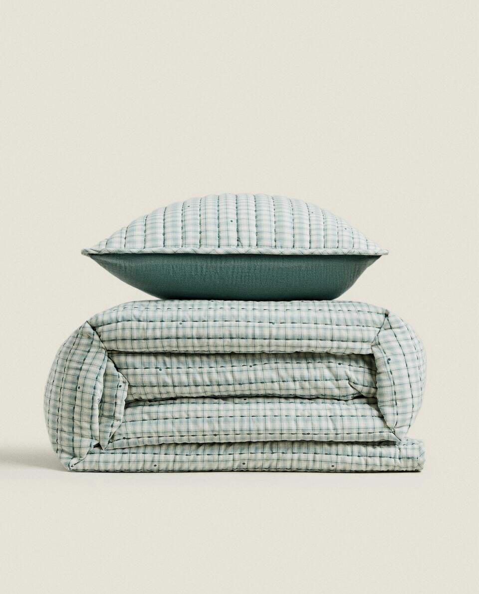 CHILDREN’S CHECKED CHRISTMAS QUILT