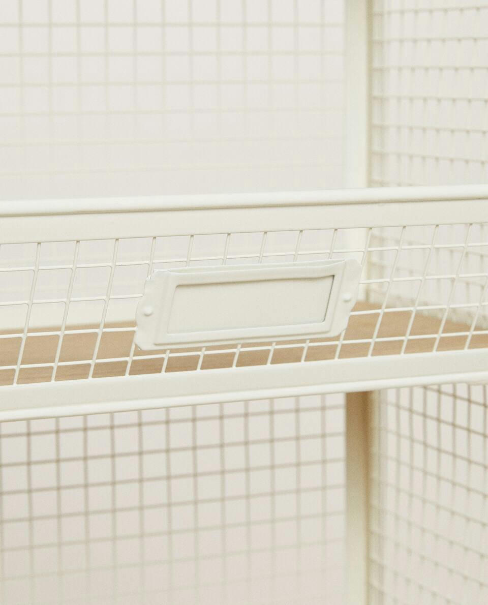 STORAGE UNIT WITH SHELVES