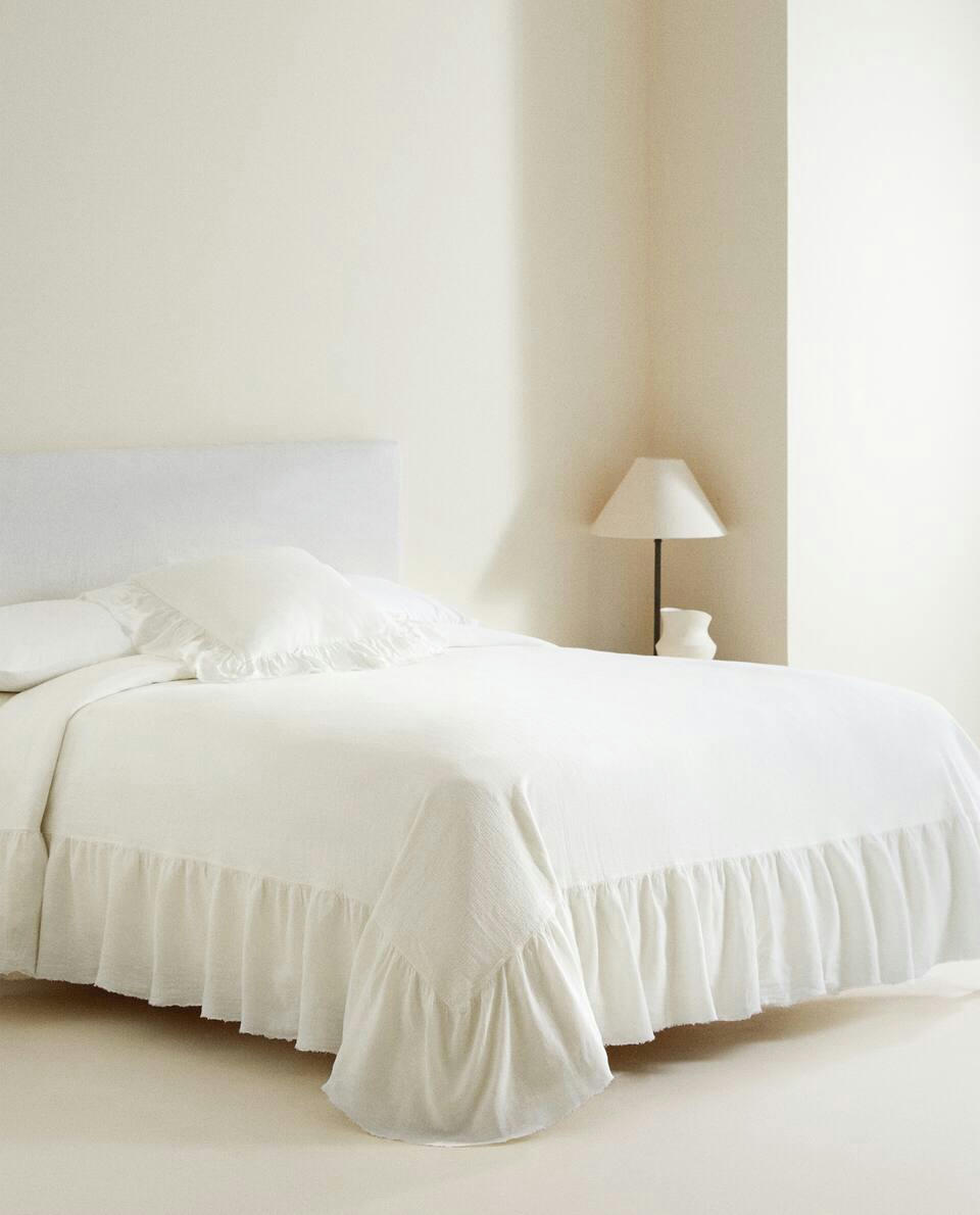LINEN RUFFLE BEDSPREAD