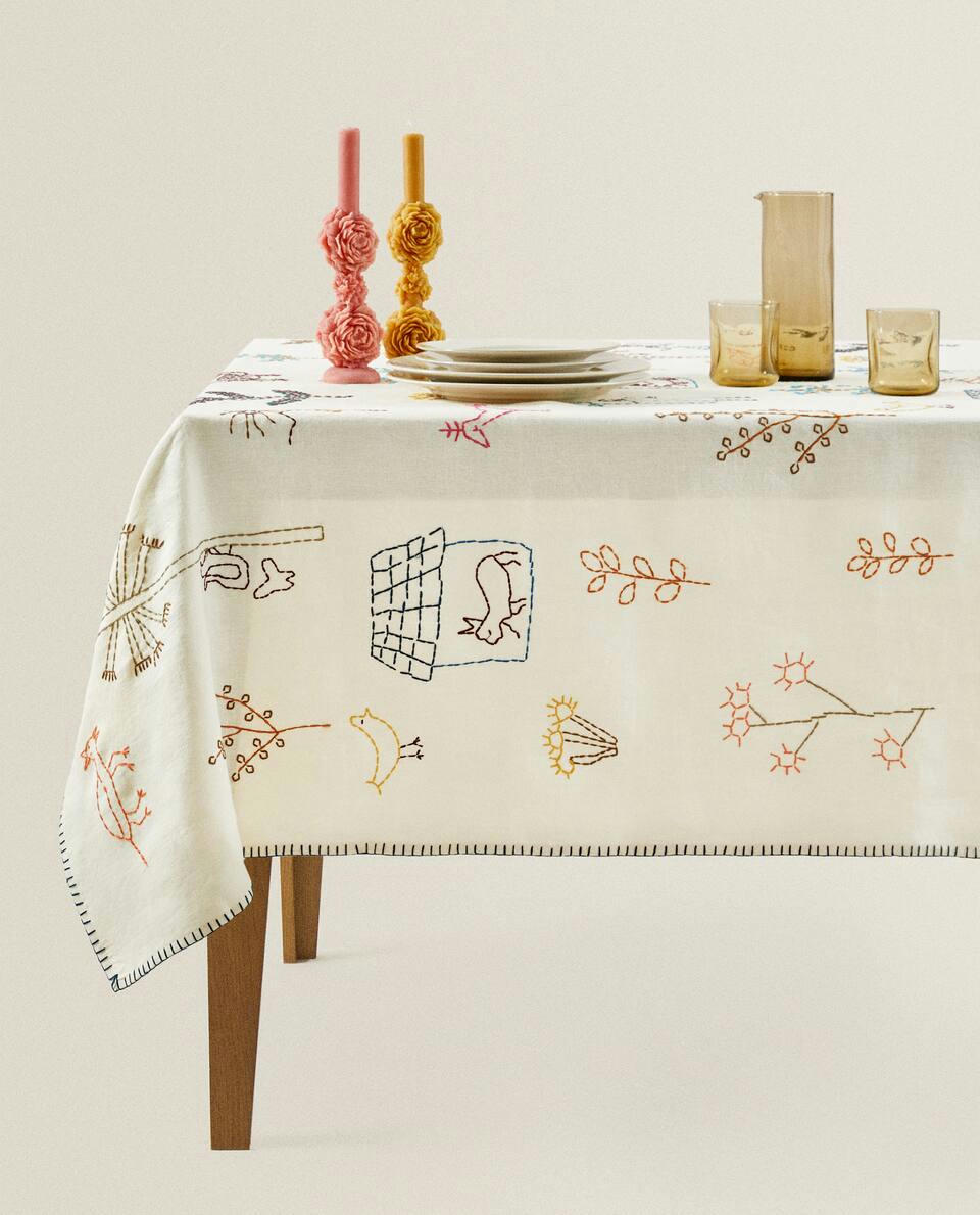EMBROIDERED LINEN TABLECLOTH