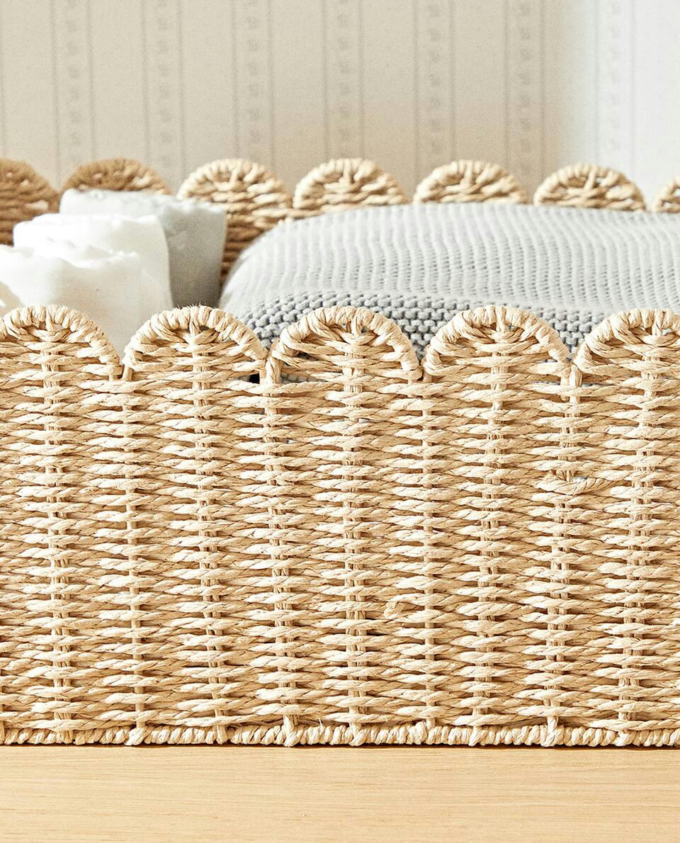 LARGE SCALLOPED BASKET