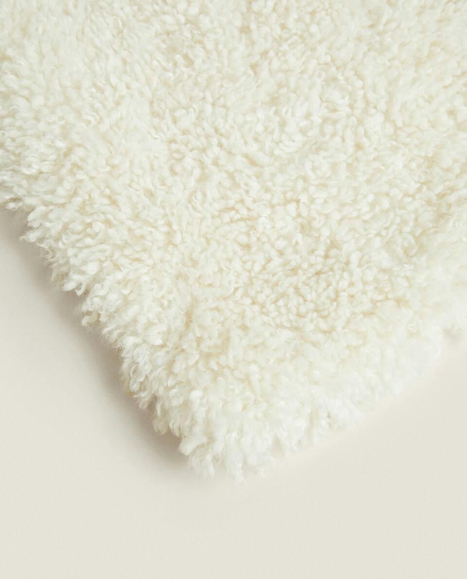 FAUX FUR BLANKET