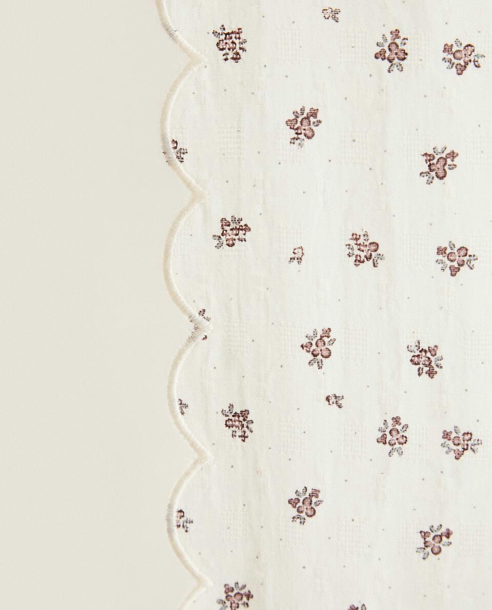 SCALLOPED EDGE FLORAL CURTAIN