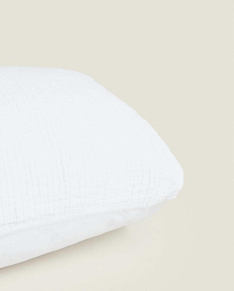PILLOWCASE WITH RAISED QUILT BEDSPREAD EFFECT