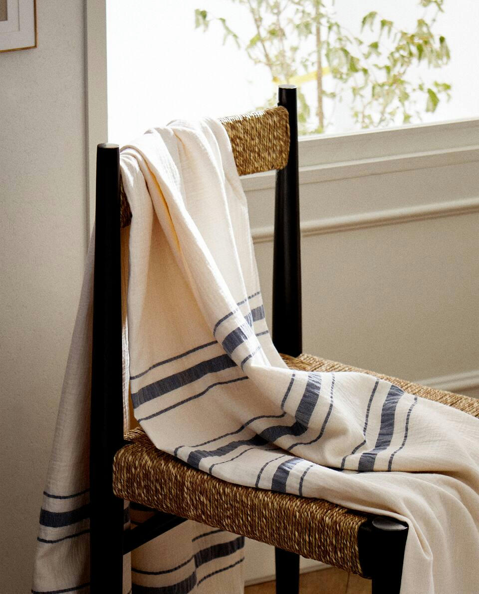 LIGHTWEIGHT STRIPED BLANKET