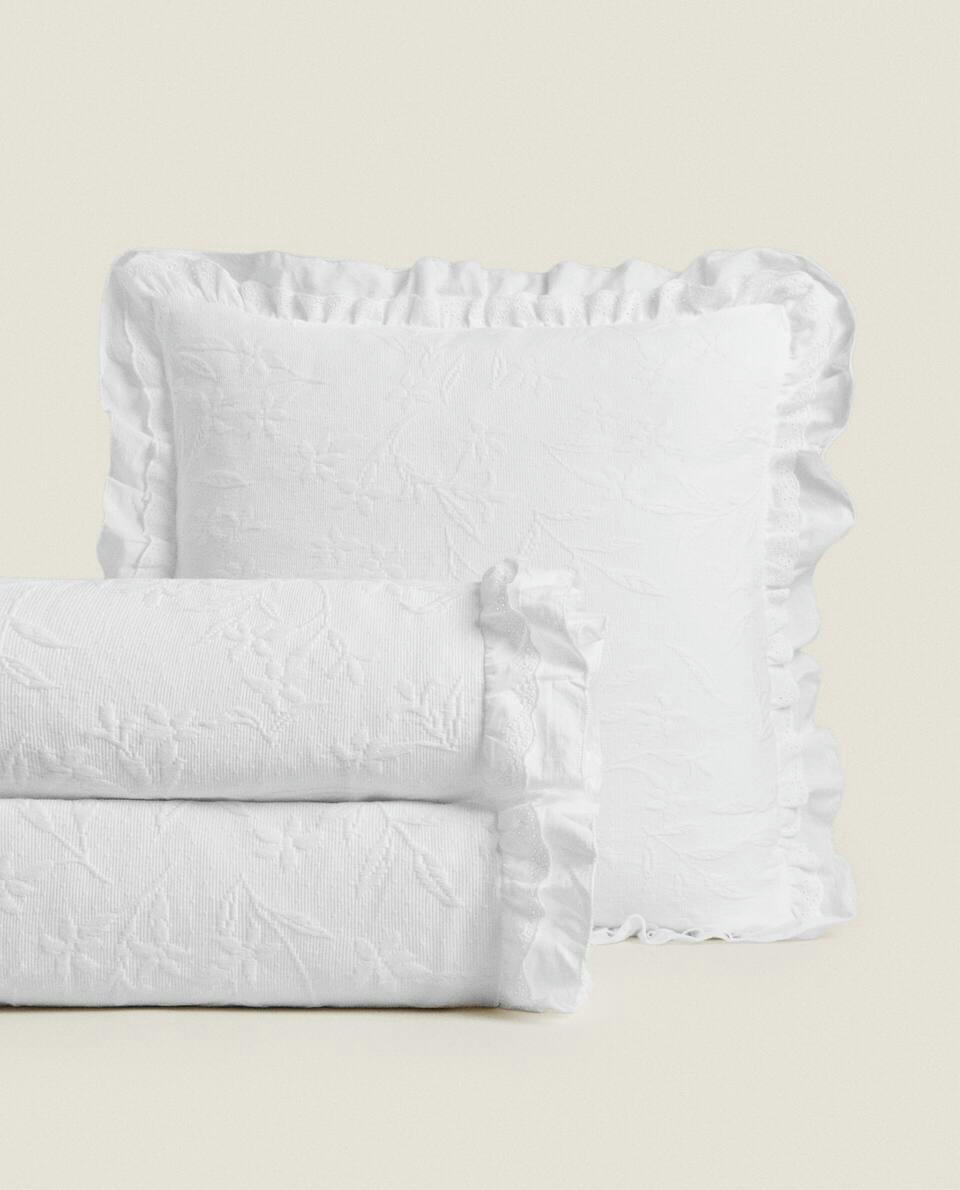 RUFFLE TRIM BEDSPREAD