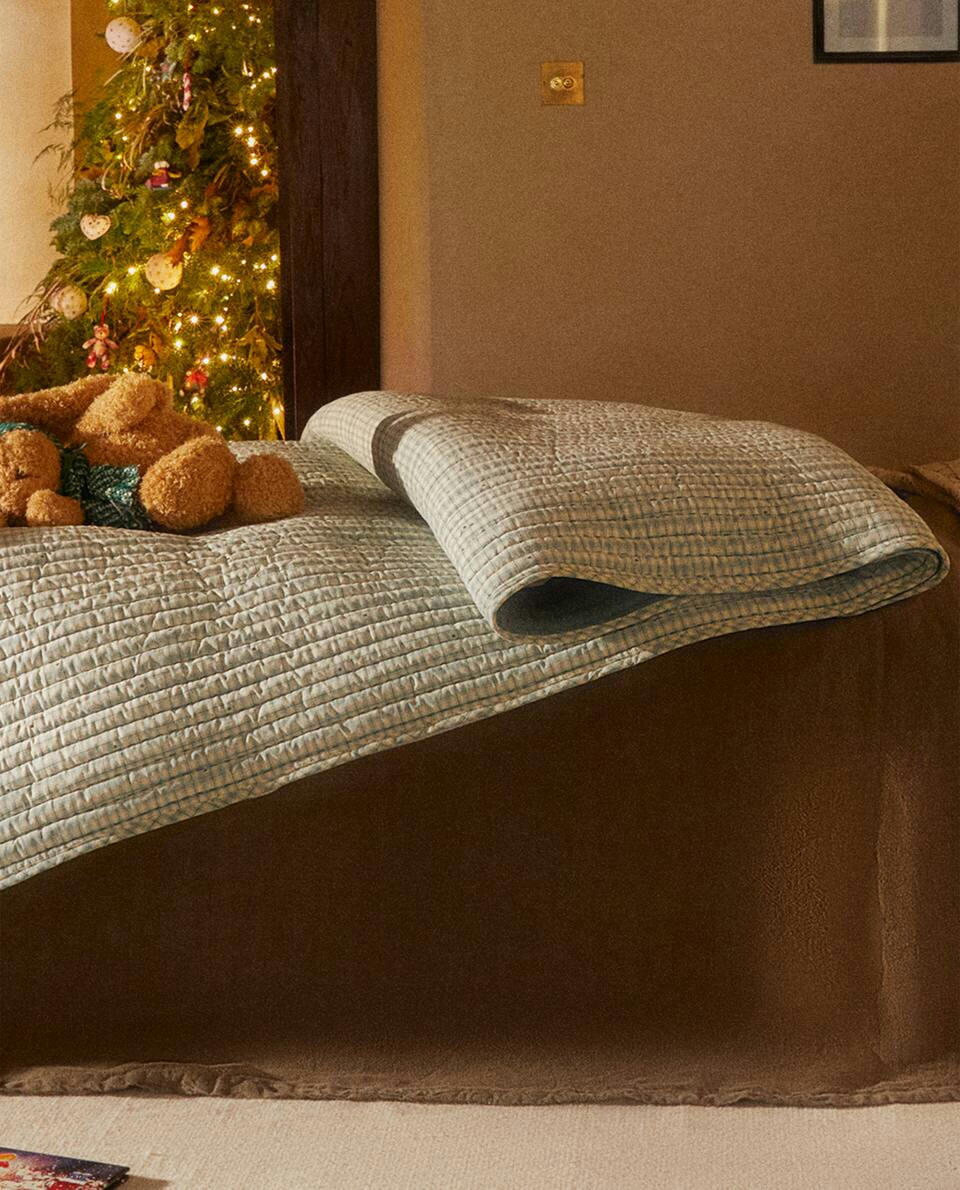 CHILDREN’S CHECKED CHRISTMAS QUILT