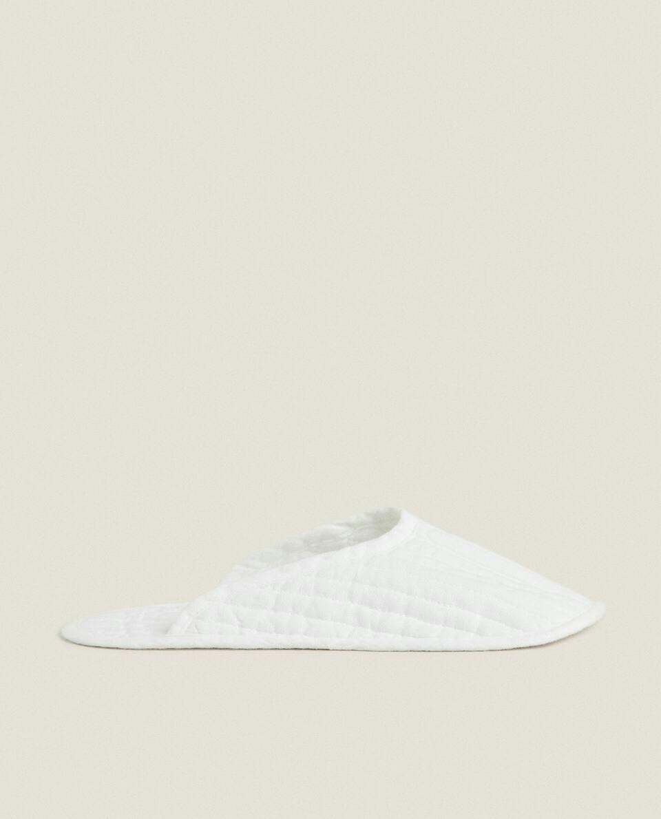 QUILTED LINEN SLIPPERS