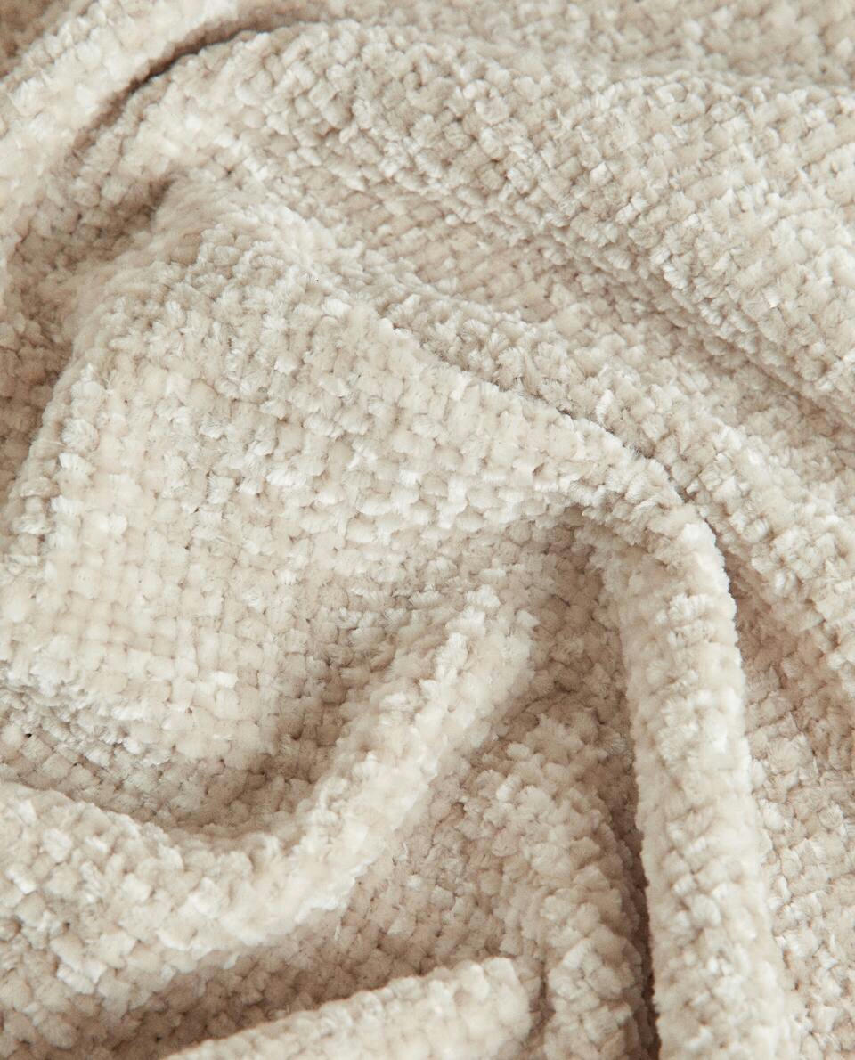 CHUNKY CHENILLE BLANKET