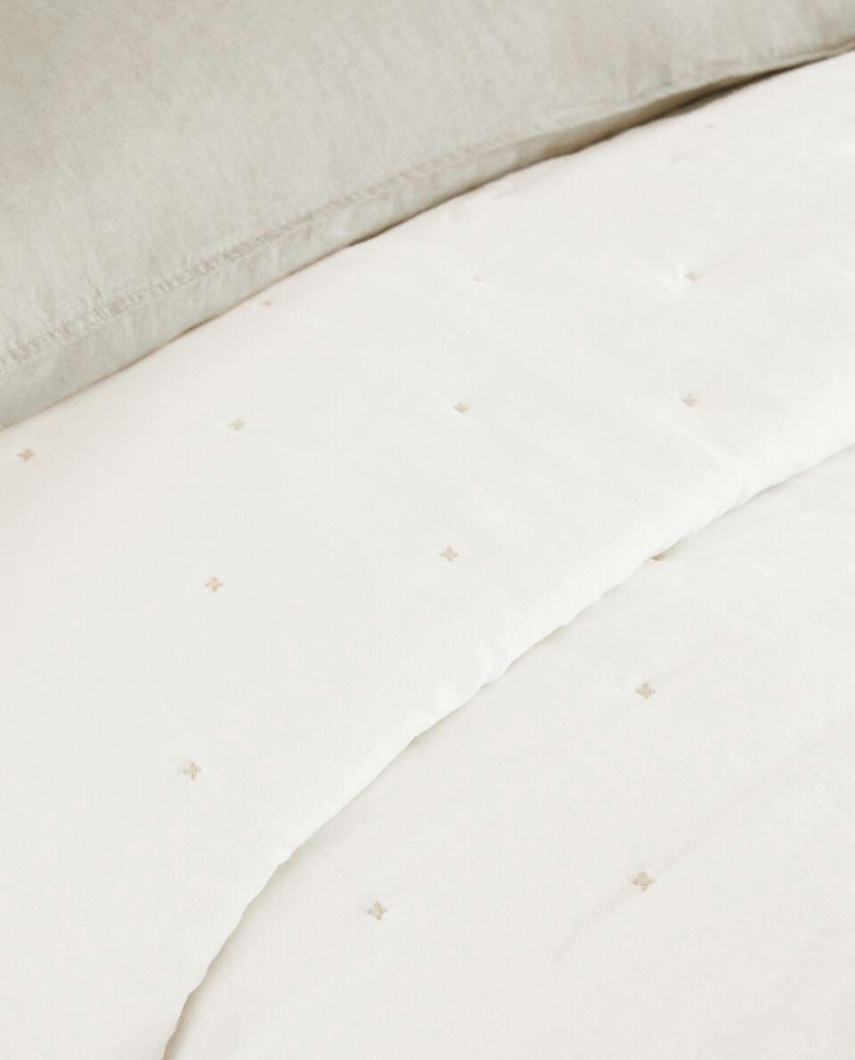 QUILT WITH CONTRAST BORDER