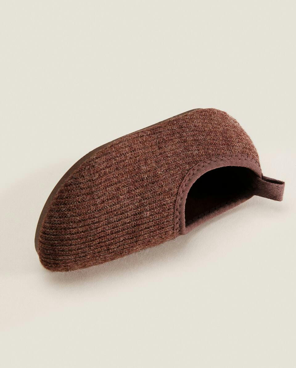 BASIC HOUSE SLIPPERS