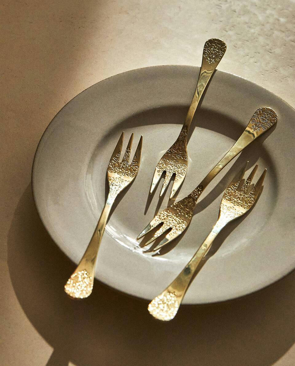 BOX OF 4 DECORATIVE ENGRAVED BRUNCH FORKS
