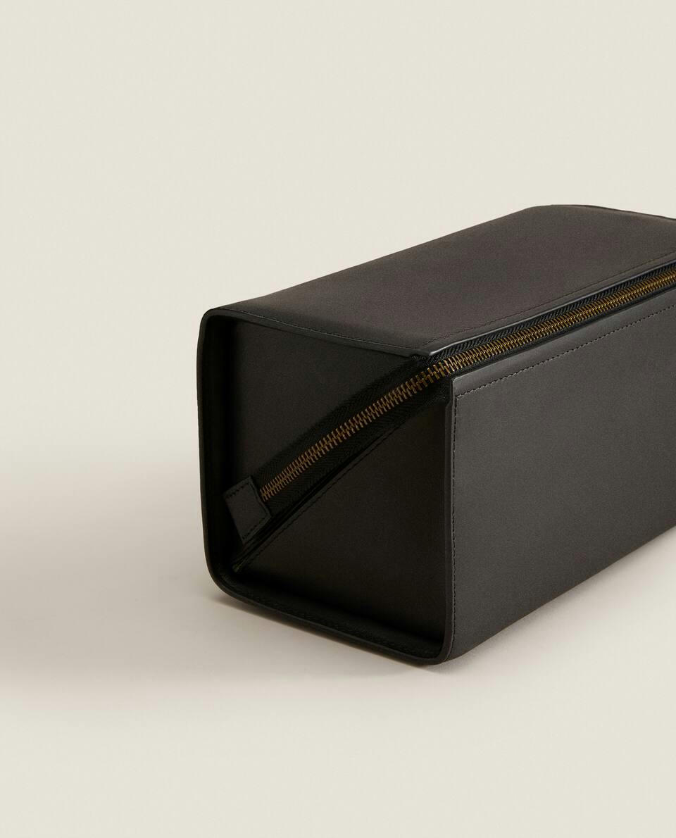 LARGE RIGID LEATHER TOILETRY BAG