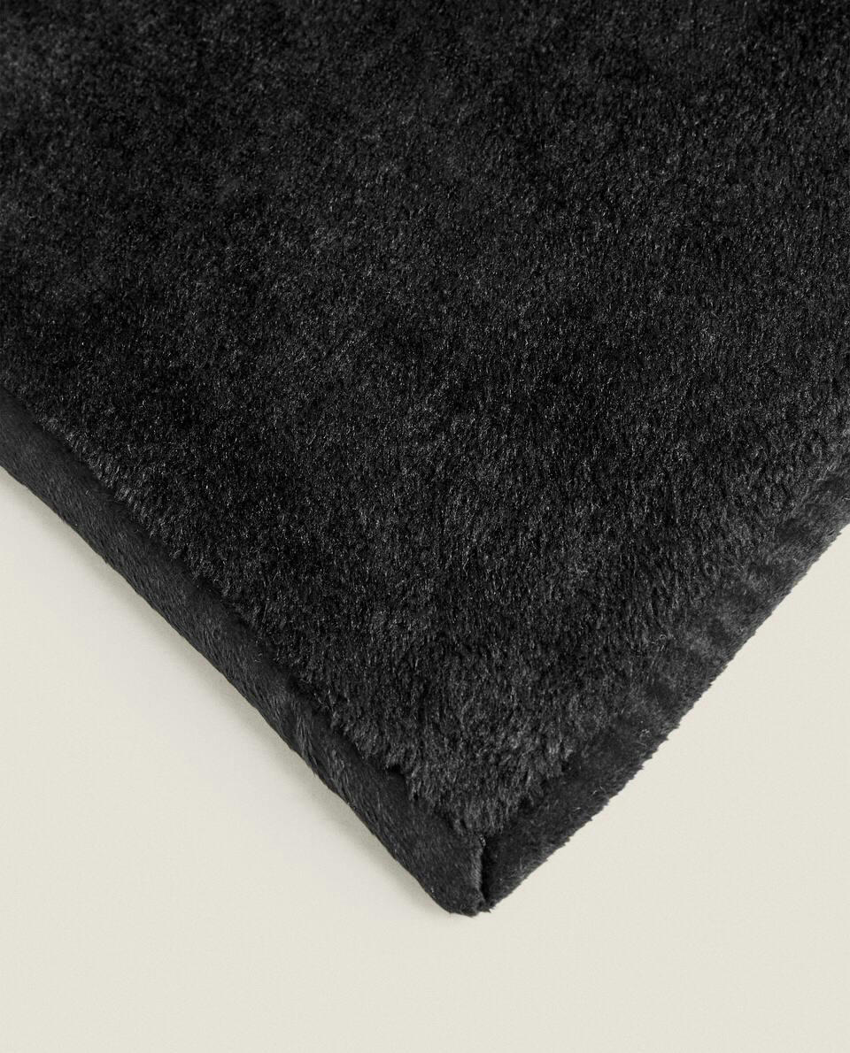 PLAIN FLEECE BLANKET