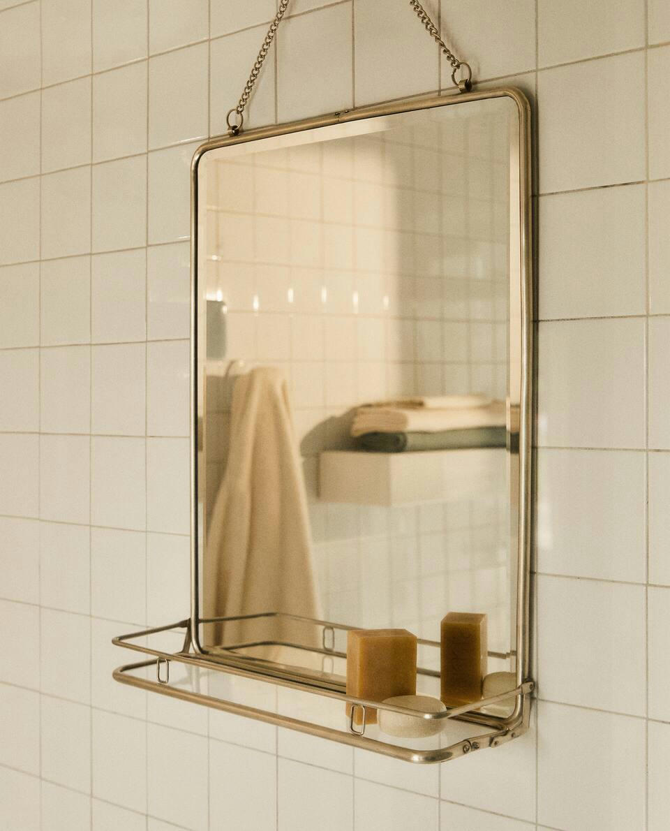 WALL MIRROR WITH CHAIN